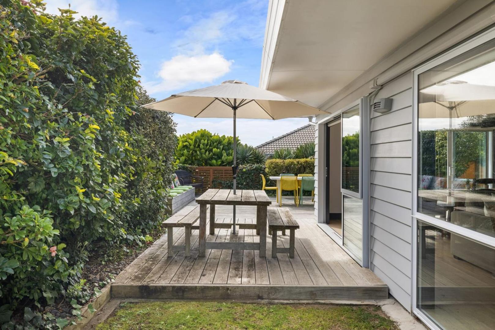 Seaside Beach Retreat - Outdoor Living Villa Mount Maunganui Bagian luar foto